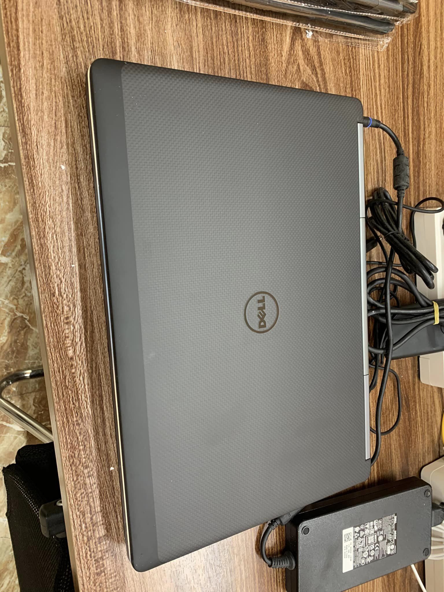 Dell Precision 7710 Xeon E3-1535M V5 Ram 8G Ssd Nvme 256G VGA M3000M